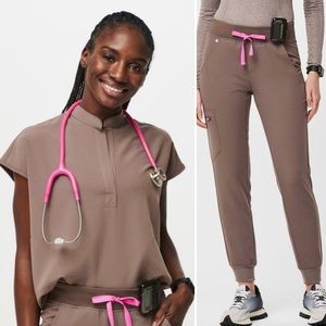 Set XSP Zamora Jogger Scrub Pants and XS Rafaela Oversized Top smokey taupe